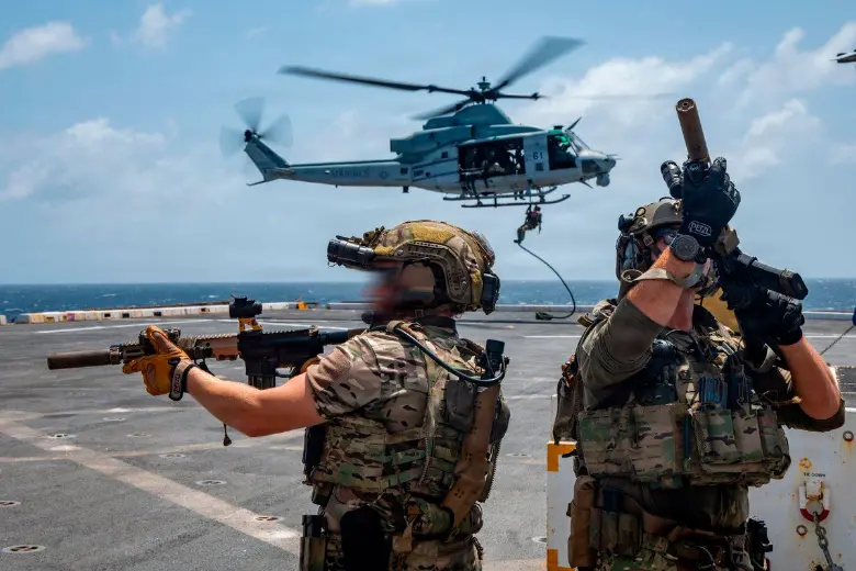 La Fuerza Naval de Estados Unidos desplegó ocho buques de guerra, un submarino y un portaviones durante su intervención en el mar Caribe. FOTO: CORTESÍA @Southcom.