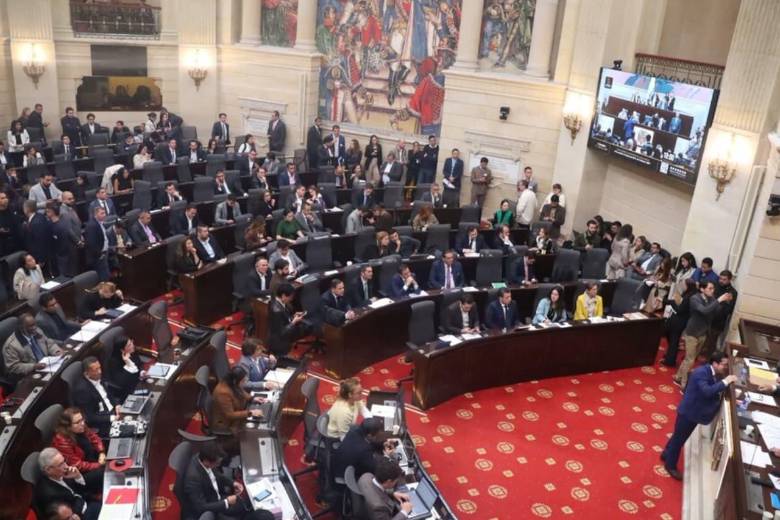 Senado rechazó las objeciones del gobierno de Abelardo de la Espriella sobre la “Ley de Mérito”. FOTO: Colprensa 