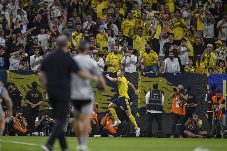 El “Bicho” celebrando su gol número 980. FOTO: X AlNassrfc