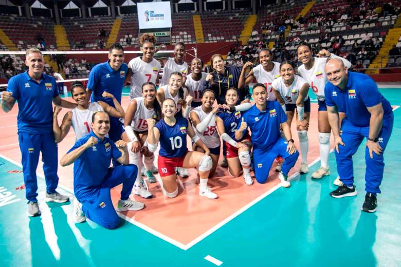 Esta es la Selección Colombia que disputa la Copa Sudamericana de voleibol femenino en Lima, Perú. FOTO CORTESÍA Copa Sudamericana-Lima