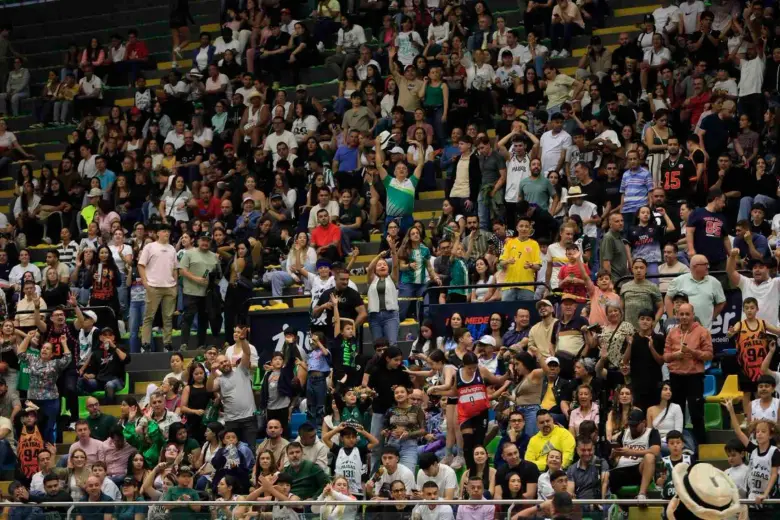 Victoria de Paisas sobre Toros alargó la serie de la final de la Liga en el Iván de Bedout