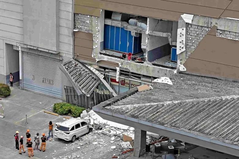 Entre las víctimas hay tres mineros que murieron tras el colapso de un túnel en Pantukan y al menos tres personas más en las ciudades de Mati y Davao, según informaron las autoridades locales. FOTO: AFP.