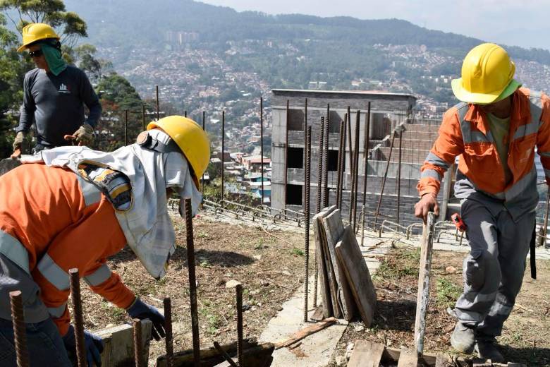 La reanudación de las obras generó 25 nuevos empleos, muchos de ellos para la misma comunidad. FOTO Cortesía Alcaldía de Medellín