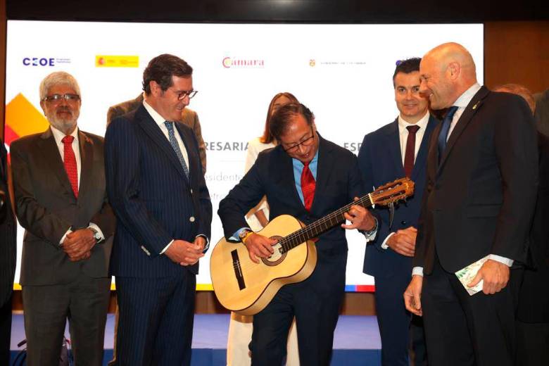 Del hecho no se conocen videos, sin embargo, comparan al presidente Gustavo Petro con el estilo de su antecesor, Iván Duque. FOTO TWITTER @agaramendil
