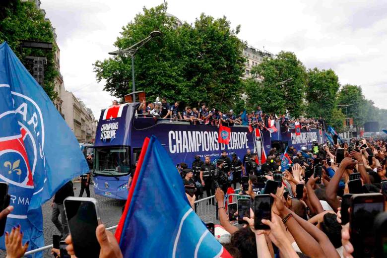 Video | La celebración sigue: París recibió a los campeones y Luis Enrique compartió con su familia 