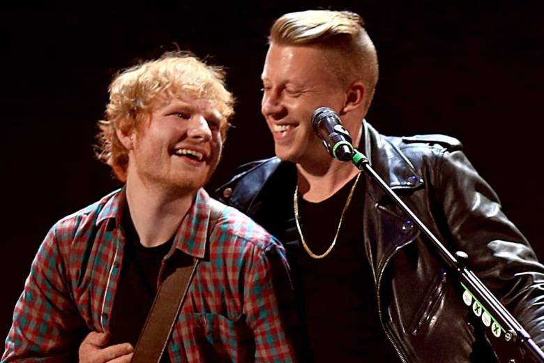 Mientras la industria del pop busca históricamente la neutralidad para llenar estadios, Macklemore decidió utilizar las pantallas gigantes del MetLife Stadium para proyectar las imágenes de los bombardeos en Gaza. FOTO: AFP