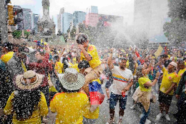 Imágenes | De Maluma a Pékerman: lo mejor de la afición de Colombia en su debut mundialista en México