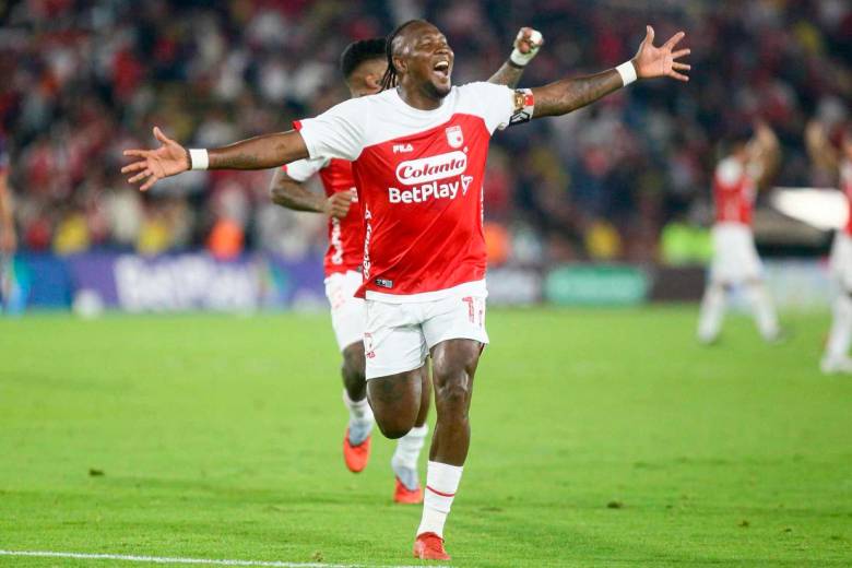 Hugo Rodallega es la figura de Santa Fe, y sus goles tienen al cuadro Cardenal en la pelea por el liderato del cuadrangular B. FOTO COLPRENSA 