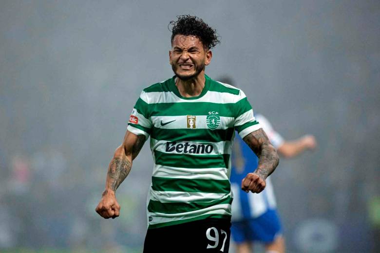 Luis Javier Suárez celebra su tanto, número 20 en la temporada con el Sporting de Lisboa, en la victoria como visitante 0-3 ante Moreirense. FOTO GETTY