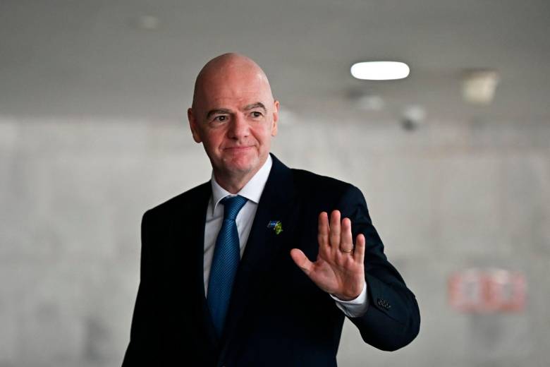 Gianni Infantino presidente de Fifa, no ha podido calmar las aguas, y ahora un grupo de exfutbolistas pide que la Fifa no tome decisiones sin tener en cuenta a los jugadores. FOTO GETTY 