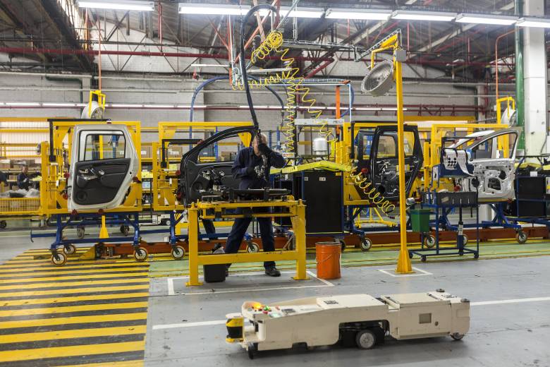 Según el Dane, entre enero y agosto la fabricación de vehículos automotores y sus motores tuvo una variación positiva de 23,7%. FOTO Camilo Suárez