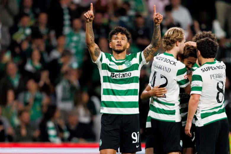 El colombiano Luis Javier Suárez celebra el gol con el que su club, el Sporting de Lisboa empata, parcialmente ante el Torreense, por la final de la Copa de Portugal. FOTO GETTY 