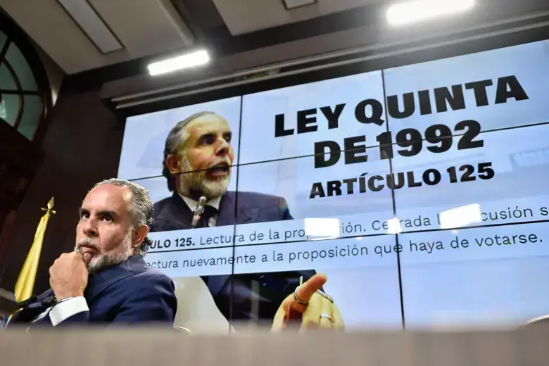 El ministro Armando Benedetti participó el foro en Asobancaria y dijo que respetarán decisiones de las cortes. Aunque el Gobierno no esperó decisión del Consejo de Estado. Foto: Cristian Bayona. 