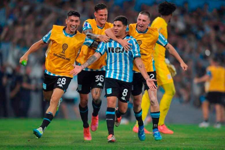 El volante antioqueño Juan Fernando Quintero fue la figura del partido de vuelta de las semifinales de la Copa Sudamericana entre Racing y Corinthians de Brasil. FOTO: TOMADA DEL X DE @Racingclub