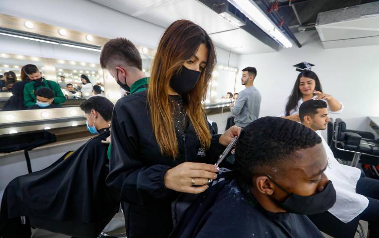 Desde hace varios años las barberías se asociaban solo con el género masculino. Foto: Manuel Saldarriaga Quintero.