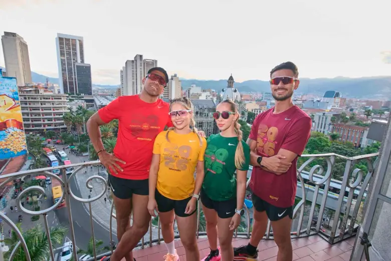 Estas serán las camisetas que lucirán los competidores de la Maratón de Medellín, que se disputará los próximos 5 y 6 de septiembre, y que tendrá Expo Runners en Plaza Mayor. FOTO cortesía Maratón de Medellín 