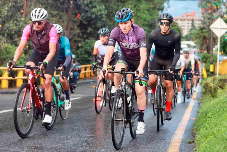 Luis Fernando Saldarriaga, director del Clásico El Colombiano, lideró el recorrido de 16 kilómetros, este domingo hasta Terra Viva Palmas. FOTO MANUEL SALDARRIAGA 