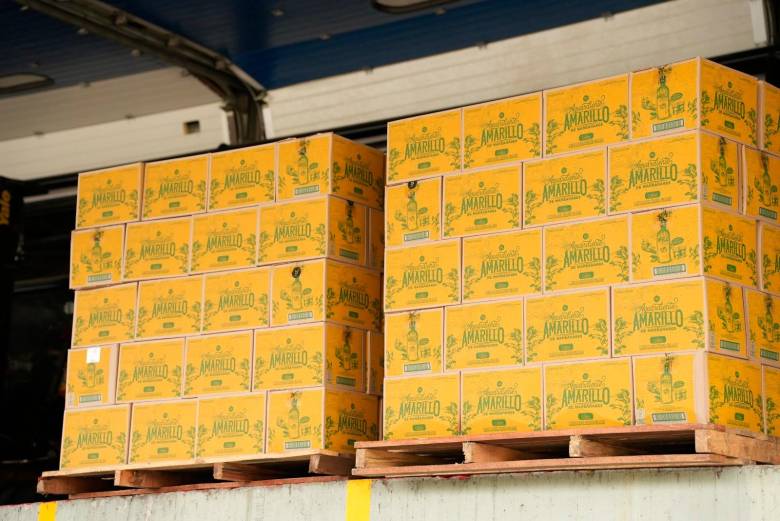 Llegó el primer envío de botellas de Aguardiente Amarillo de Manzanares a Antioquia