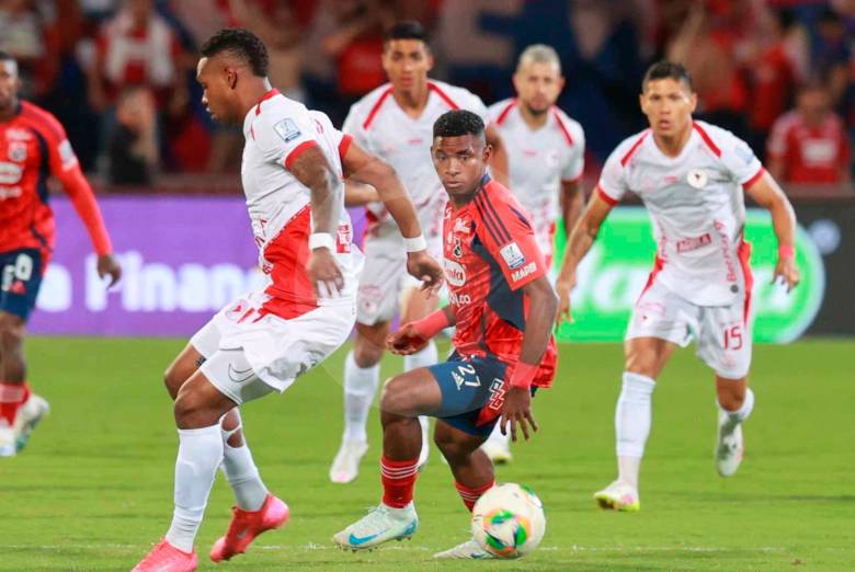 Brayan León volvió a la titular del cuadro Poderoso para el duelo ante América en el Atanasio Girardot. FOTO MANUEL SALDARRIAGA 