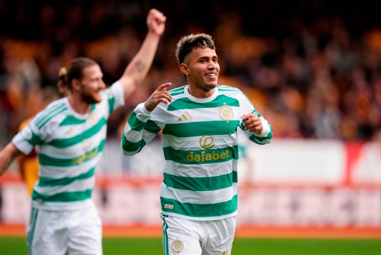 El samario Camilo Andrés Durán celebró en la victoria del Celtic, que mantiene a su equipo como líder de la Scottish Premiership. FOTO GETTY