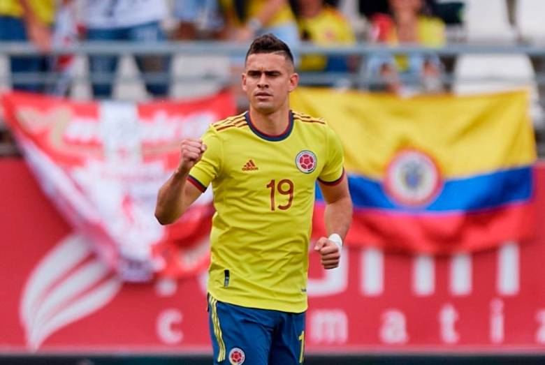 El delantero barranquillero Rafael Santos Borré, no estará en el Mundial de Norteamérica, es la segunda vez que se queda por fuera de la máxima cita. FOTO GETTY 