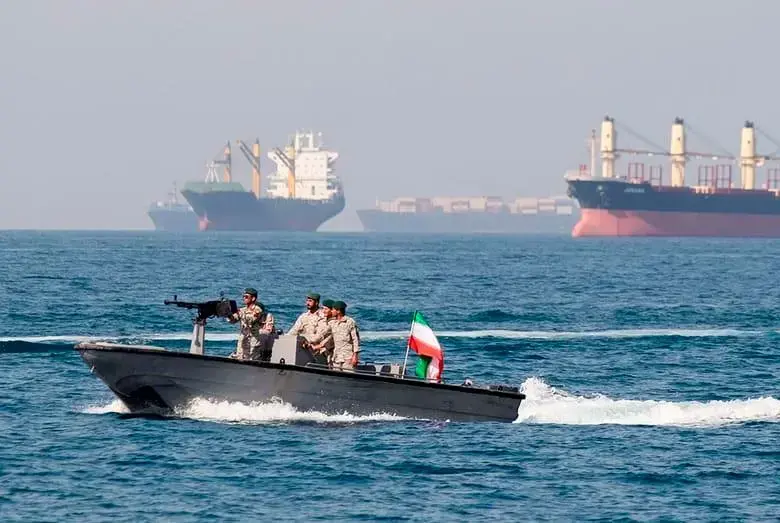 Crisis marítima en Ormuz, Washington bloquea 108 buques mercantes. Foto: Getty