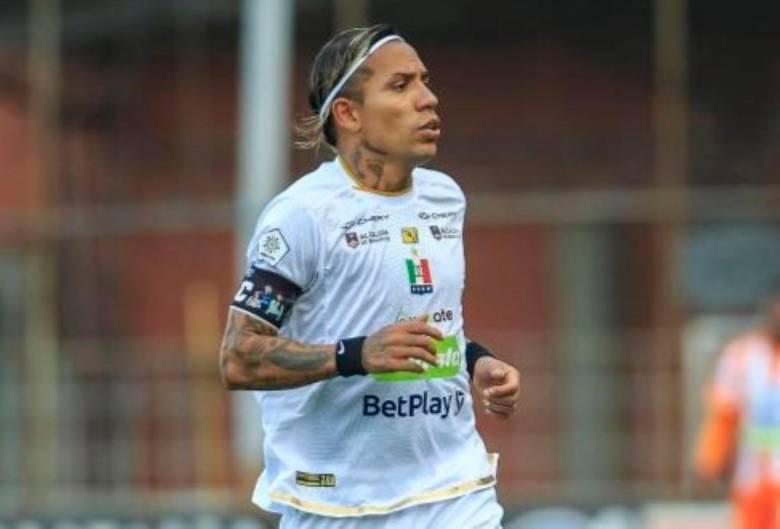 El delantero Dayro Moreno, máximo artillero del fútbol colombiano falló el penal en el Romelio Martínez y Once Caldas quedó eliminado de la semifinal de la Liga BetPlay. FOTO CAMILO SUÁREZ 
