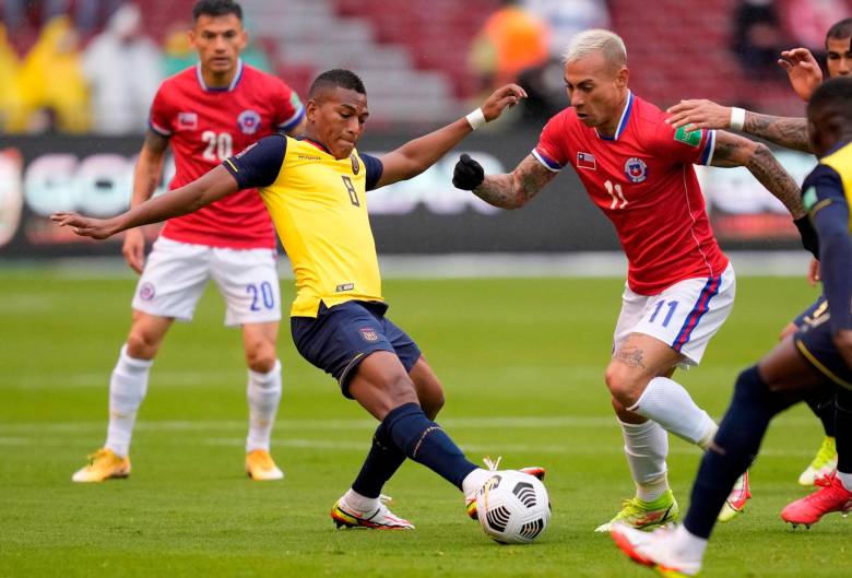 Ecuador y Chile empataron sin goles en el estadio Rodrigo Paz Delgado en Quito. FOTO EFE