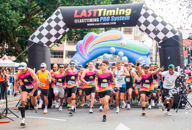 Dos mil personas llegaron hasta Barbosa para participar de la quinta edición de la Carrera de la Piña que dio apertura a las fiestas de la localidad. FOTO CORTESÍA 