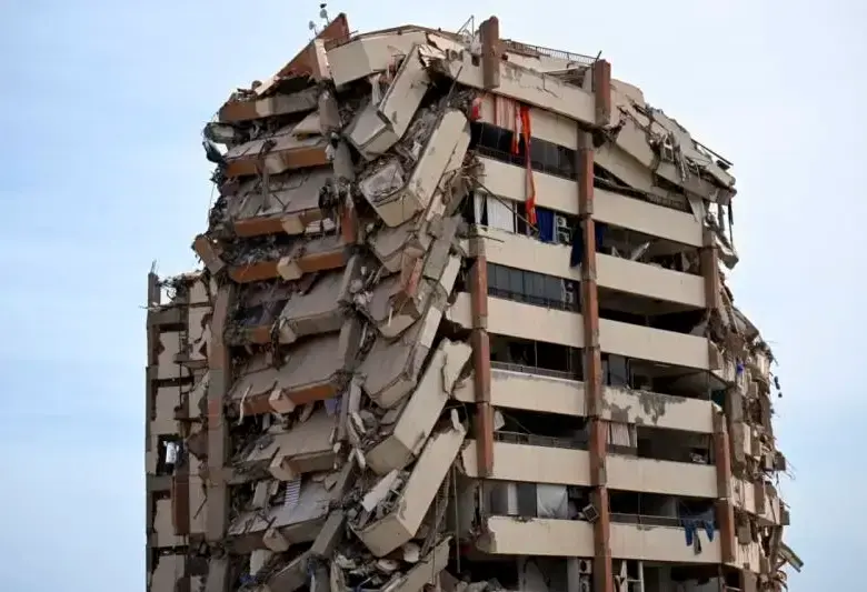 La Guaira concentra gran parte de los 189 edificios que sufrieron colapso total tras los terremotos que sacudieron Venezuela. FOTO: AFP