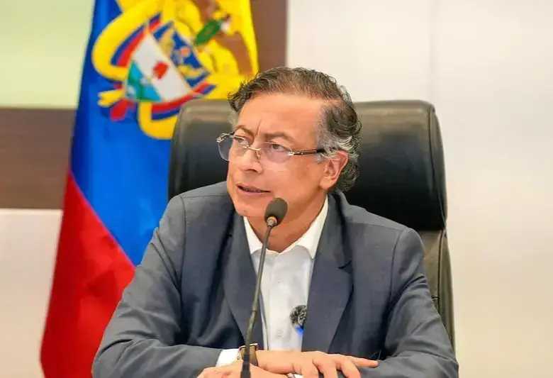 El presidente Gustavo Petro insistió que el traslado de los recursos deberá realizarse, pero afirmó que la reunión con la banca privada tendrá como objetivo definir “los plazos y las formas” en que esos ahorros serán transferidos. Foto: Presidencia