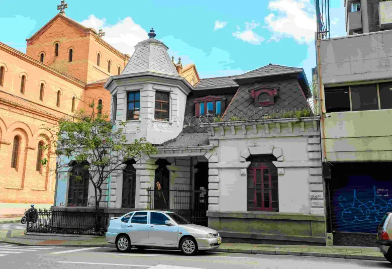 Desde el banco BBVA indicaron que le han hecho mejoras y reparaciones locativas al inmueble para “garantizar su conservación”. FOTO Camilo Suárez