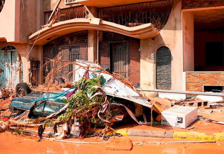 El epicentro de esta tragedia se encuentra en la ciudad de Derna, que ha sido la más afectada por la tormenta. Foto: AFP 