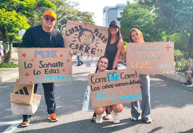 Maratón Medellín: 26.000 latidos, un anillo y muchas historias en una vibrante jornada que arrancó de madrugada