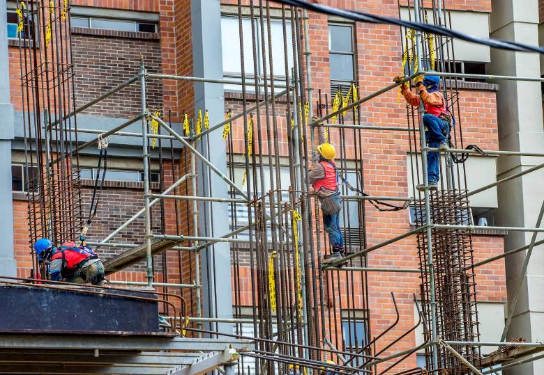 Expertos opinan que el apoyo fiscal a los hogares fortalecerá el repunte del consumo, y la inversión en infraestructuras en el sector de construcción de viviendas. FOTO JUAN ANTONIO SÁNCHEZ
