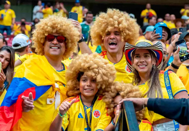 Los hinchas colombianos llegan en gran cantidad a los estadios donde juega la Tricolor, en el Mundial de Norteamérica se llevan todos los aplausos. FOTO JUAN ANTONIO SÁNCHEZ 