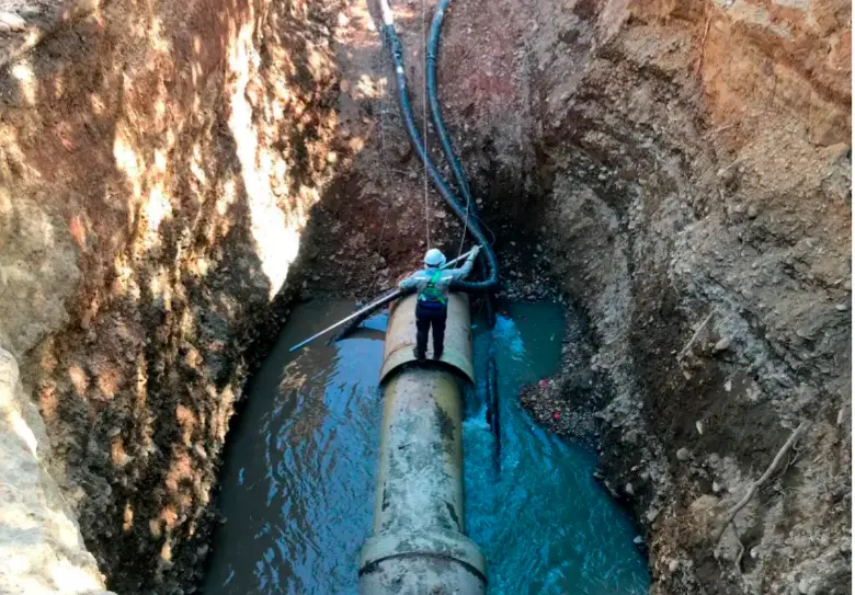 En agosto de 2022, se registró uno de los daños en la Avenida Regional a la altura del puente Horacio Toro. FOTO Cortesía EPM