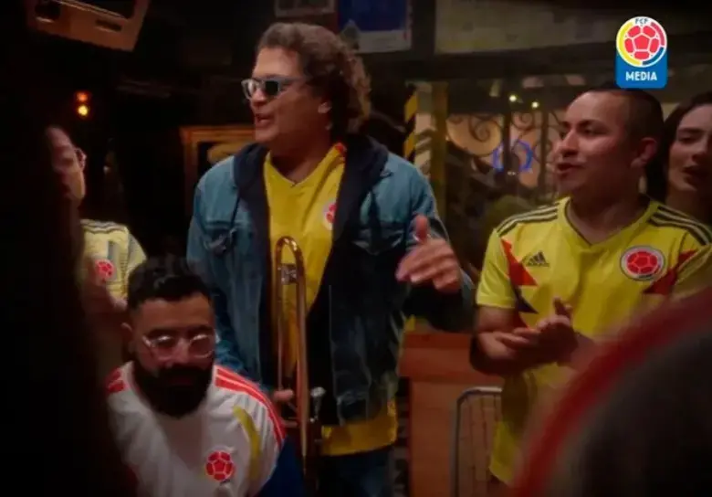 Carlos Vives es el artista elegido por la Federación Colombiana de Fútbol para crear el himno de la Selección para el Mundial de Norteamérica y la campaña de Fiebre Amarilla para respaldar al equipo. FOTO PANTALLAZO