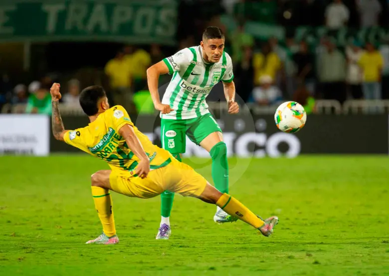 Atlético Nacional jugó ante Bucaramanga, por más de dos minutos con los cuatro extranjeros en el campo: Camilo Cándido, Juan Bauza, Facundo Batista y Billy Arce. FOTO CAMILO SUÁREZ 
