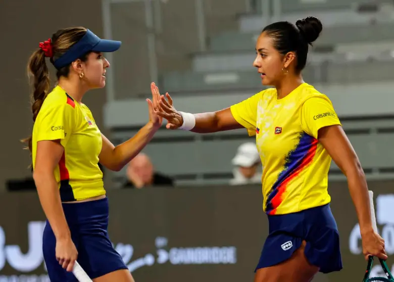 Yuliana Lizarazo y Camila Osorio disputaron el duelo de dobles en la Billie Jean King Cup ante Croacia. FOTO CORTESÍA FEDECOLTENIS