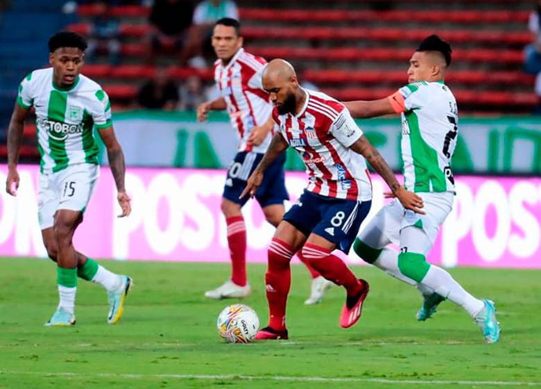 Atlético Nacional se mide a Junior en el Atanasio Girardot, por la fecha 12 de la Liga Betplay. FOTO CARLOS VELÁSQUEZ