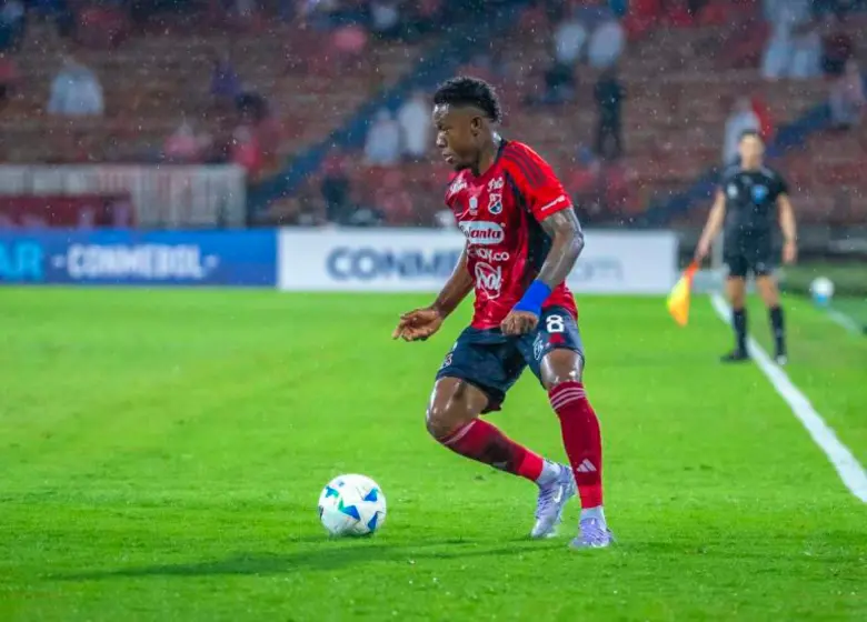 El volante Alexis Serna es uno de los elegidos por Alejandro Restrepo para la titular que se medirá ante Junior. FOTO JUAN ANTONIO SÁNCHEZ