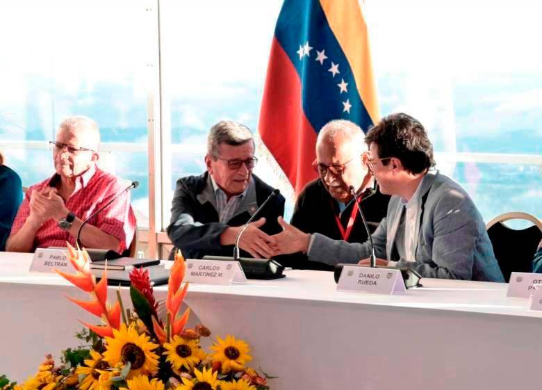 La mesa de diálogos entre Gobierno y ELN fue instalada finales de noviembre en Caracas, Venezuela, y marcó un nuevo comienzo en las frustradas conversaciones congeladas desde hace cuatro años entre esa guerrilla y el gobierno, ahora en cabeza del presidente Gustavo Petro. FOTO: CORTESÍA
