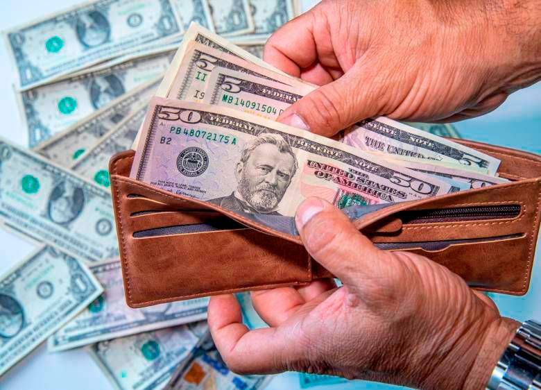 Para final de año la divisa podría cerrar a $4.200. FOTO: CARLOS VELÁSQUEZ 
