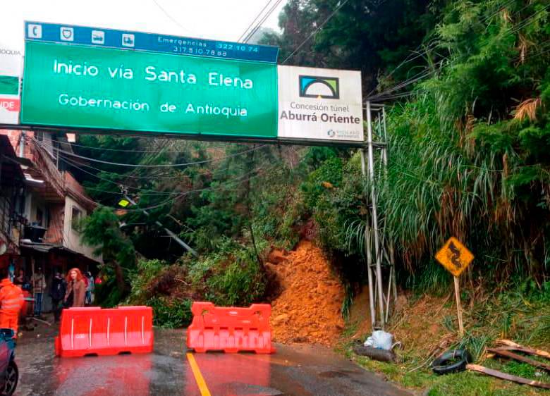 Un derrumbe tapona la vía a Santa Elena. Foto: Jaime Pérez 