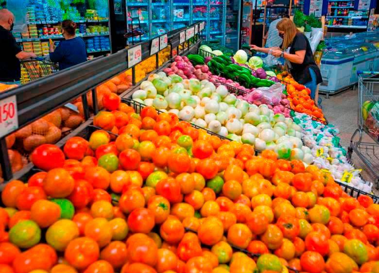 Los alimentos siguen presionando el costo de vida en Colombia y en noviembre tuvieron una variación anual del 27,08%. FOTO JAIME PÉREZ