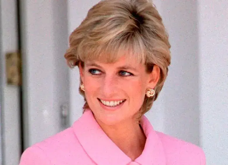 Charles Spencer, hermano de la princesa Diana de Gales, publica El canto del cisne. Diana, mi hermana, un libro de memorias que reconstruye episodios que van desde la madrugada del accidente de París en 1997 hasta los meses previos a la boda real de 1981, con citas textuales y relatos que Diana le confió en vida. FOTO archivo