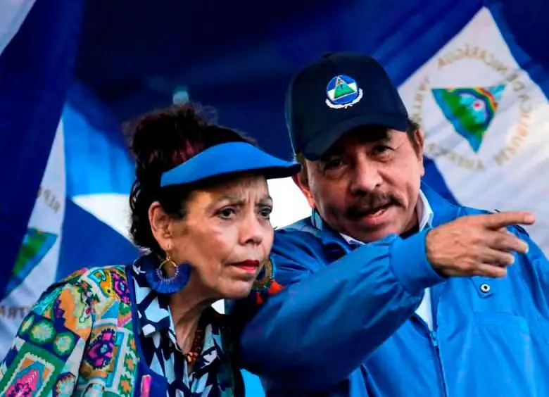 El presidente de Nicaragua, Daniel Ortega, y su esposa y ahora copresidenta, Rosario Murillo. FOTO: AFP