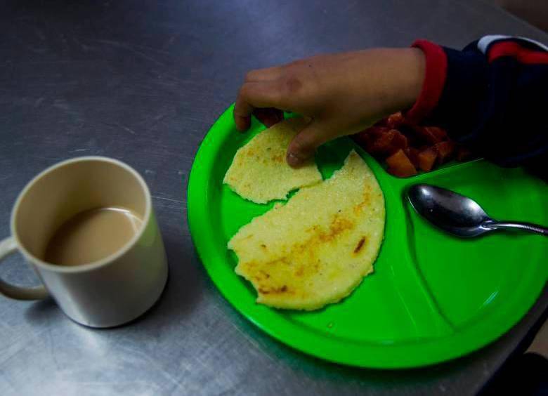 Los alimentos suministrados por el PAE muchas veces son el único bocado que los niños de Antioquia comen en todo el día. FOTO: EL COLOMBIANO