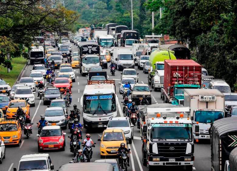 Varias vías de Medellín estarán cerradas por el Desfile de Silleteros. FOTO: JAIME PÉREZ 